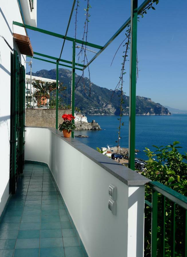 Amalfi Blue Flowers A Exterior photo